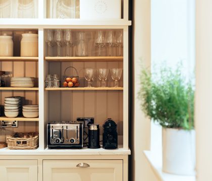 Brook Cottage Kitchen - StayCotswolds 