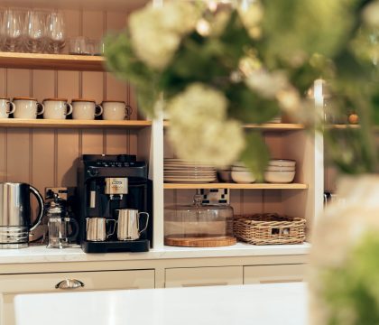 Brook Cottage Kitchen - StayCotswolds 