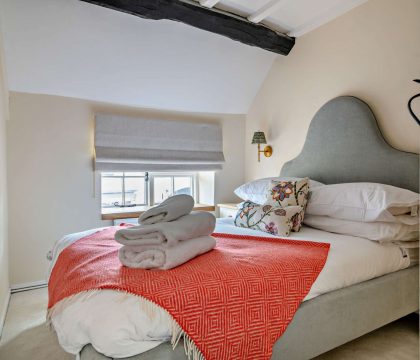 Cub Cottage Bedroom 2 - StayCotswold