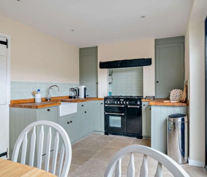 Cub Cottage Kitchen - StayCotswold