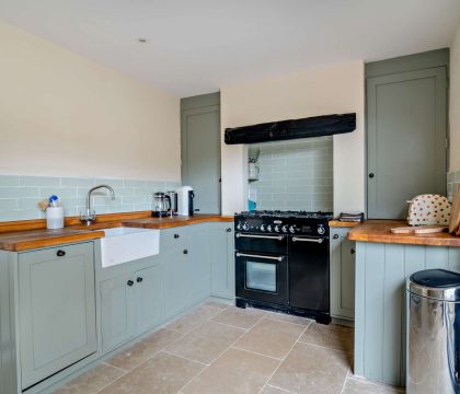 Cub Cottage Kitchen - StayCotswold
