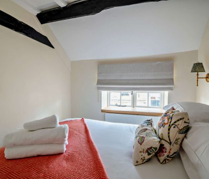 Cub Cottage Bedroom 2 - StayCotswold