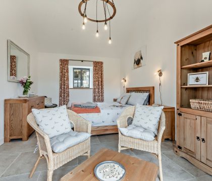 Rabbit Master Bedroom - StayCotswold