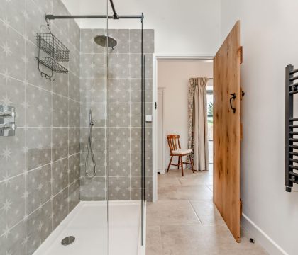 Rabbit Shower Room - StayCotswold