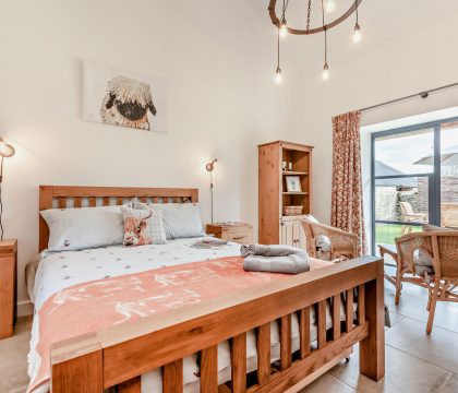 Rabbit Master Bedroom - StayCotswold