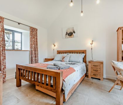 Rabbit Master Bedroom - StayCotswold