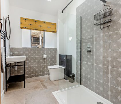 Rabbit Shower Room - StayCotswold