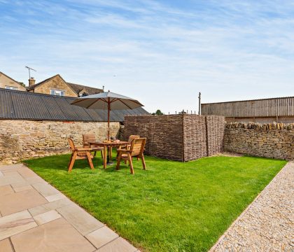 Rabbit Garden - StayCotswold