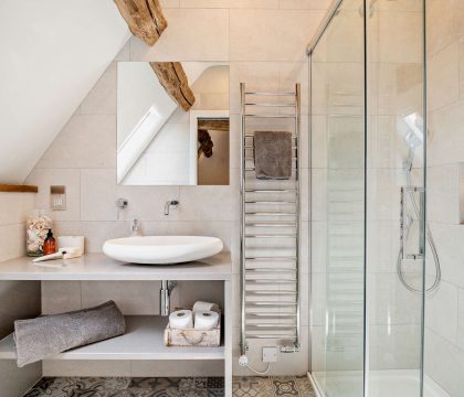 Butcher's Flat Bedroom 2 Ensuite - StayCotswold