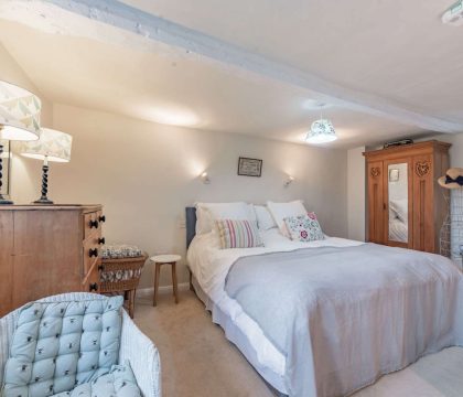 Barnsley Cottage Super King Bedroom - StayCotswold