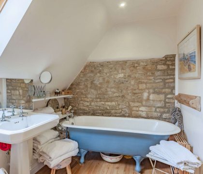 Barnsley Cottage Ensuite Bathroom - StayCotswold
