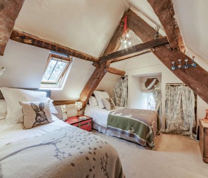 Barnsley Cottage Twin Bedroom - StayCotswold