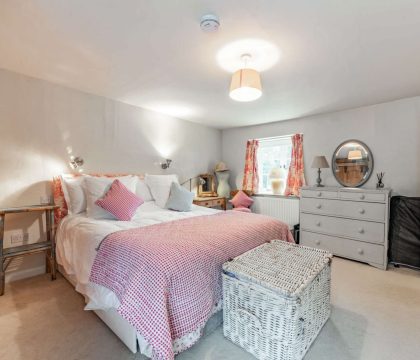 Barnsley Cottage Super King Bedroom - StayCotswold