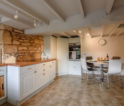 Knoll Cottage Kitchen/Dining Room - StayCotswold