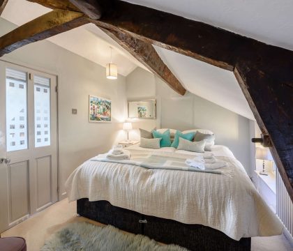 Knoll Cottage Double Bed - StayCotswold