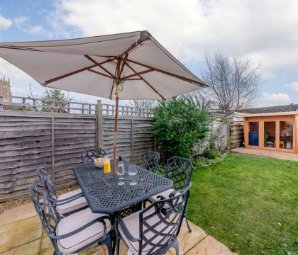 Bumble Cottage - Garden - StayCotswold
