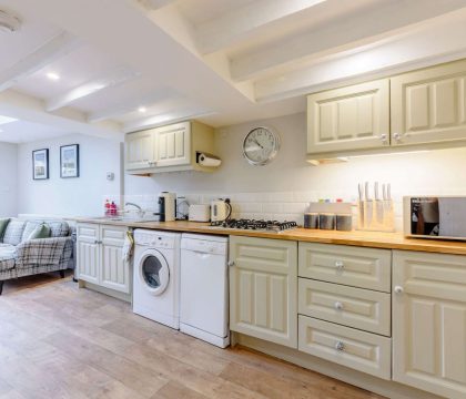 Bumble Cottage - Kitchen Area - StayCotswold