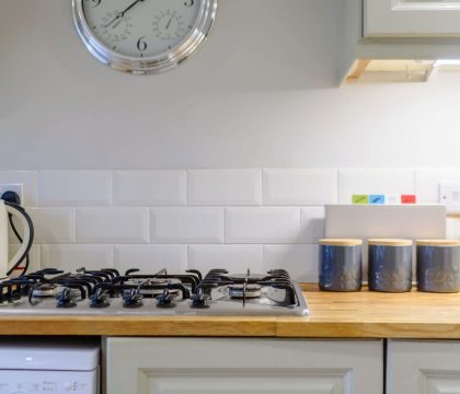 Bumble Cottage - Kitchen Area - StayCotswold