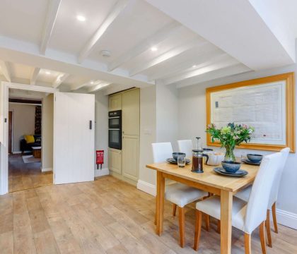 Bumble Cottage - Dining Area - StayCotswold