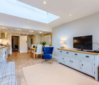 Bumble Cottage - Lounge Area - StayCotswold