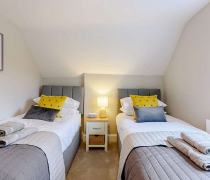 Bumble Cottage - Bedroom 2 - StayCotswold