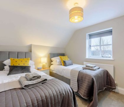 Bumble Cottage - Twin Room - StayCotswold
