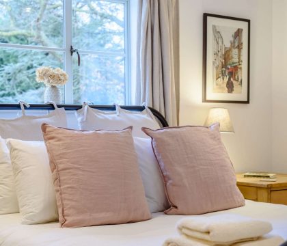 Furrow Barn Master Bedroom - StayCotswold