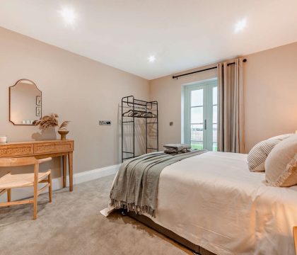 Riverview Master Bedroom - StayCotswold