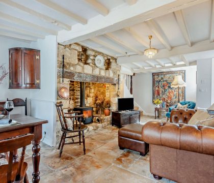 Pyatt's Pad Sitting Room - StayCotswold