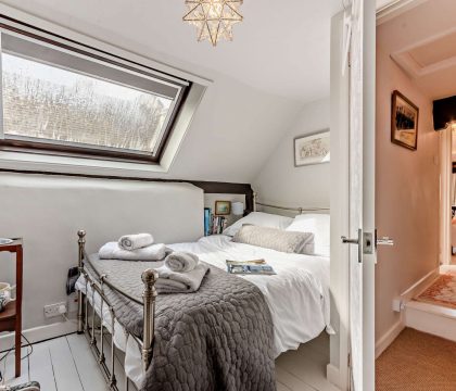 Pyatt's Pad Bedroom 2 - StayCotswold