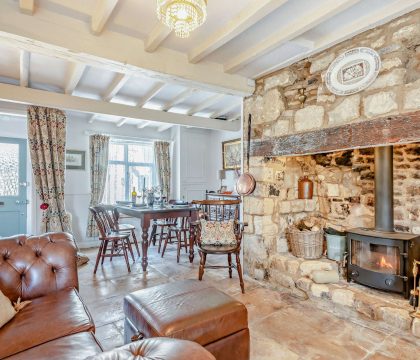 Pyatt's Pad Sitting Room - StayCotswold