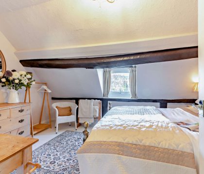 Pyatt's Pad Master Bedroom - StayCotswold