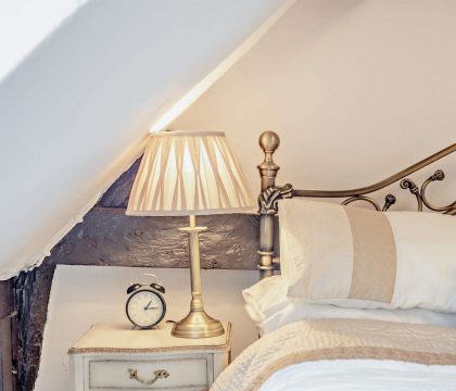 Pyatt's Pad Master Bedroom - StayCotswold