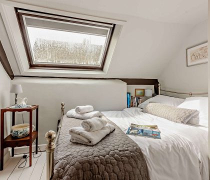 Pyatt's Pad Bedroom 2 - StayCotswold