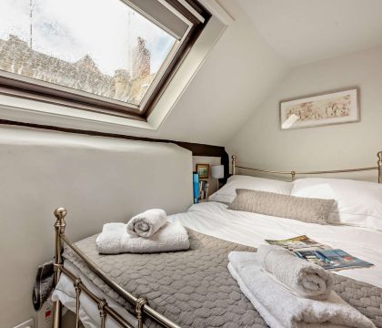 Pyatt's Pad Bedroom 2 - StayCotswold