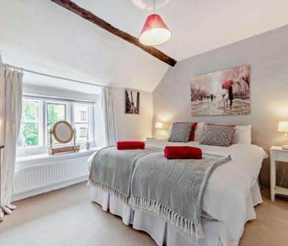 Nepenthe Bedroom 2 - StayCotswold