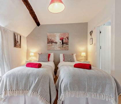 Nepenthe Bedroom 2 - StayCotswold