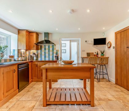 Glebe Cottage Kitchen - StayCotswold