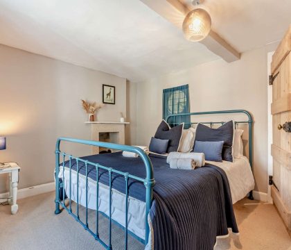Elephant Cottage Bedroom 2 - StayCotswold