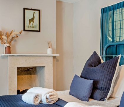 Elephant Cottage Bedroom 2 - StayCotswold