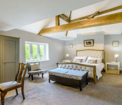 The Farmhouse Double Bedroom - StayCotswold