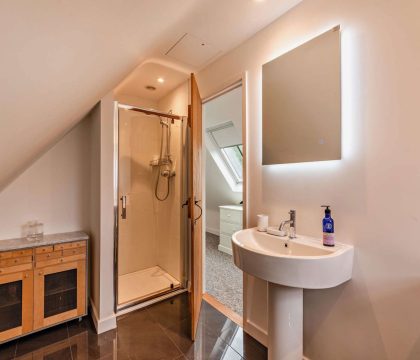 The Cottage at Robins Roost Bathroom - StayCotswold