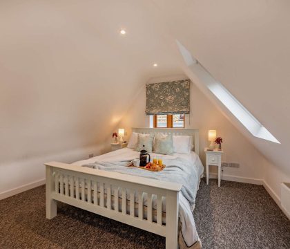 The Cottage at Robins Roost Bedroom - StayCotswold