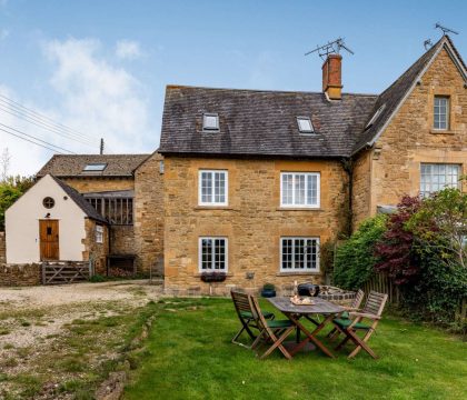 Quaint End Garden - StayCotswold