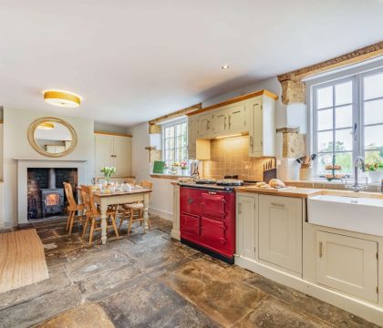 Quaint End Kitchen - StayCotswold