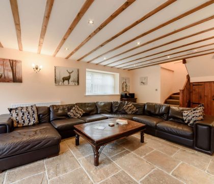 Grey Gables Barn Lounge - StayCotswold