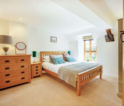 The Old Post Office King Bedroom - StayCotswold