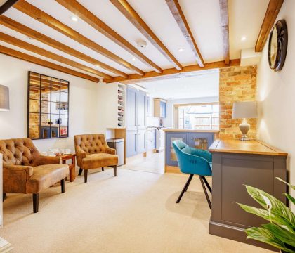 The Old Post Office Snug - StayCotswold