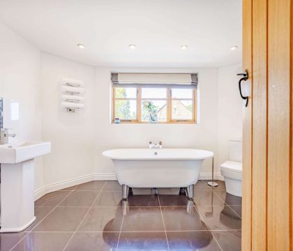 The Old Post Office Ensuite - StayCotswold