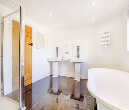 The Old Post Office Ensuite - StayCotswold